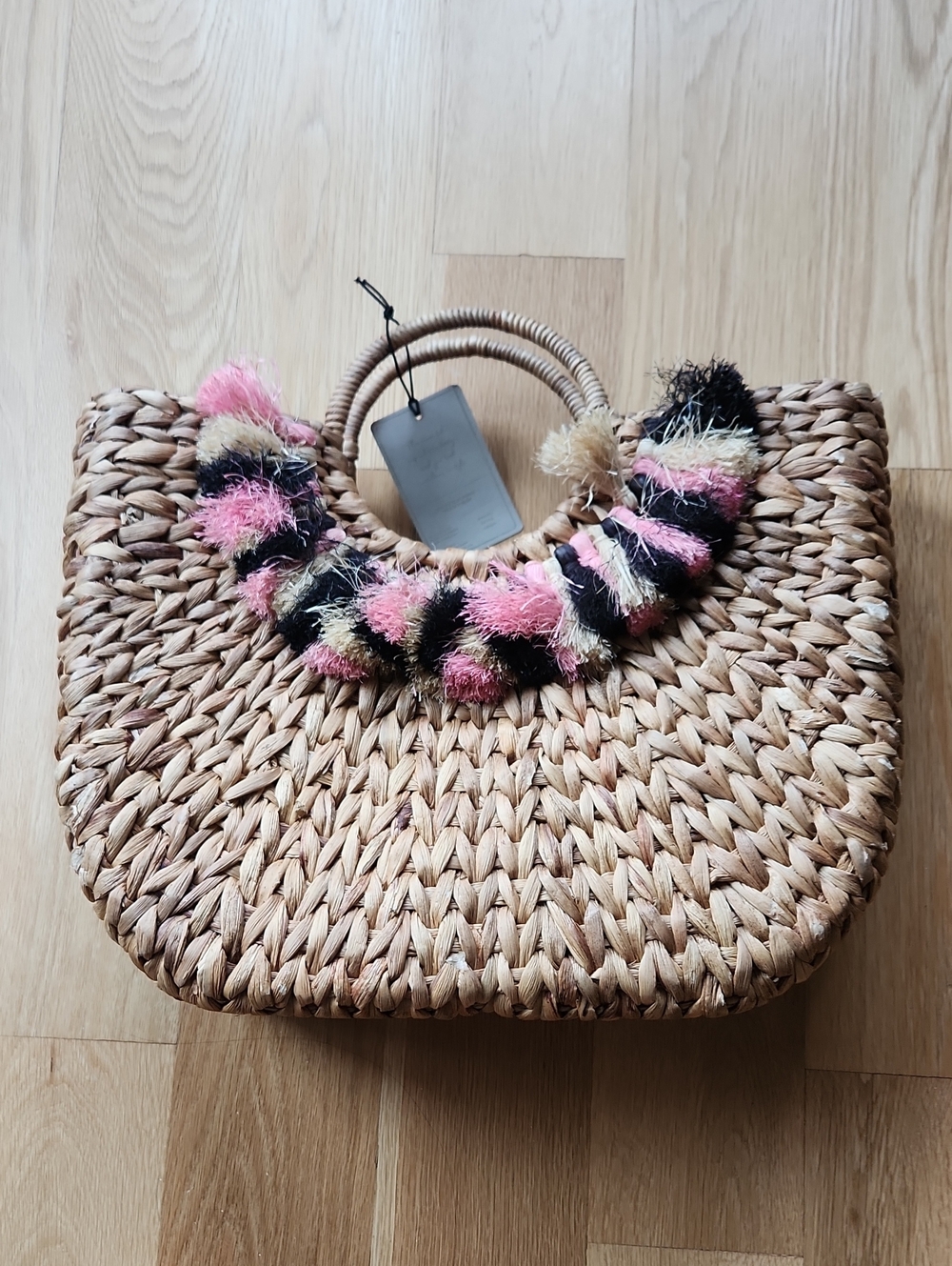 NWT! Roxy Straw Beach Tote with Pink, Black & Cream Pom Trim